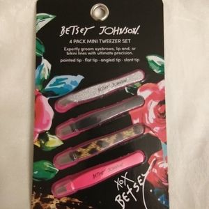 Betsey Johnson 4 pack Mini Tweezer Set
